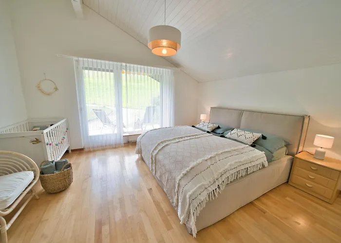 Dreamview Retreat - Breathtaking Lake Views