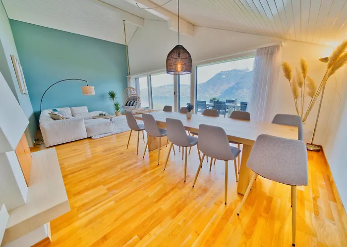Dreamview Retreat - Breathtaking Lake Views